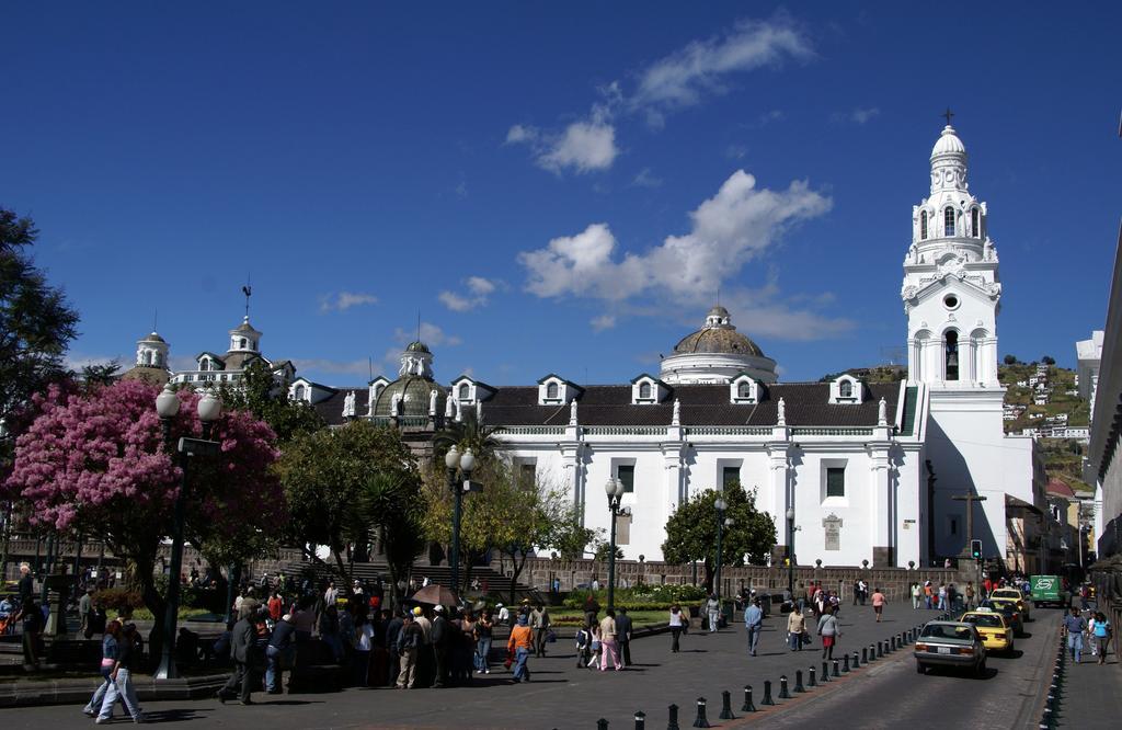 Hotel Interamericano Quito Exterior foto